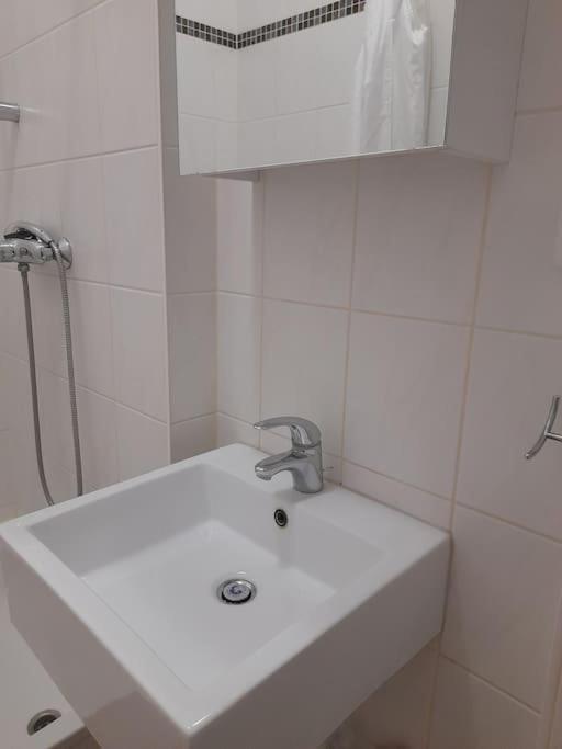 Zwei-Zimmer Wohnung In Wiesbadens Westend المظهر الخارجي الصورة